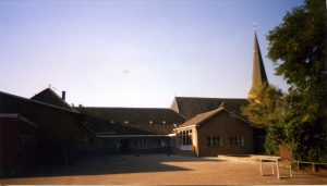 F555 O.L. Dorpsschool achterzijde 2005